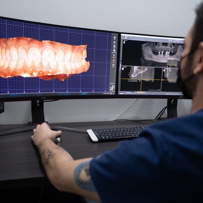 Dentist analysing patient reports in Jaco